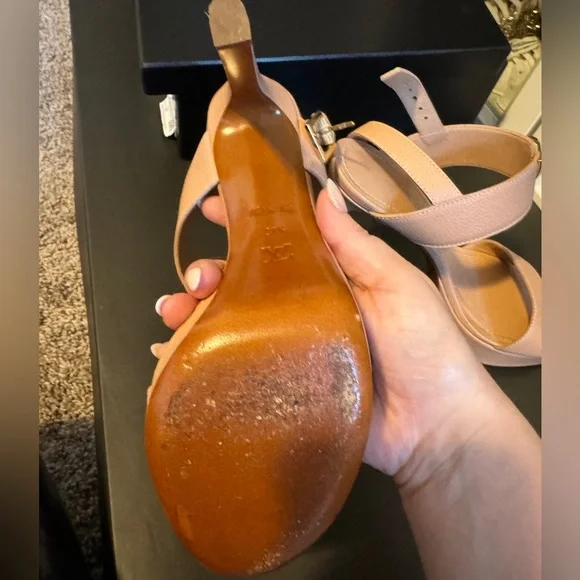 Louis Vuitton Sandals - Picture 2 of 4